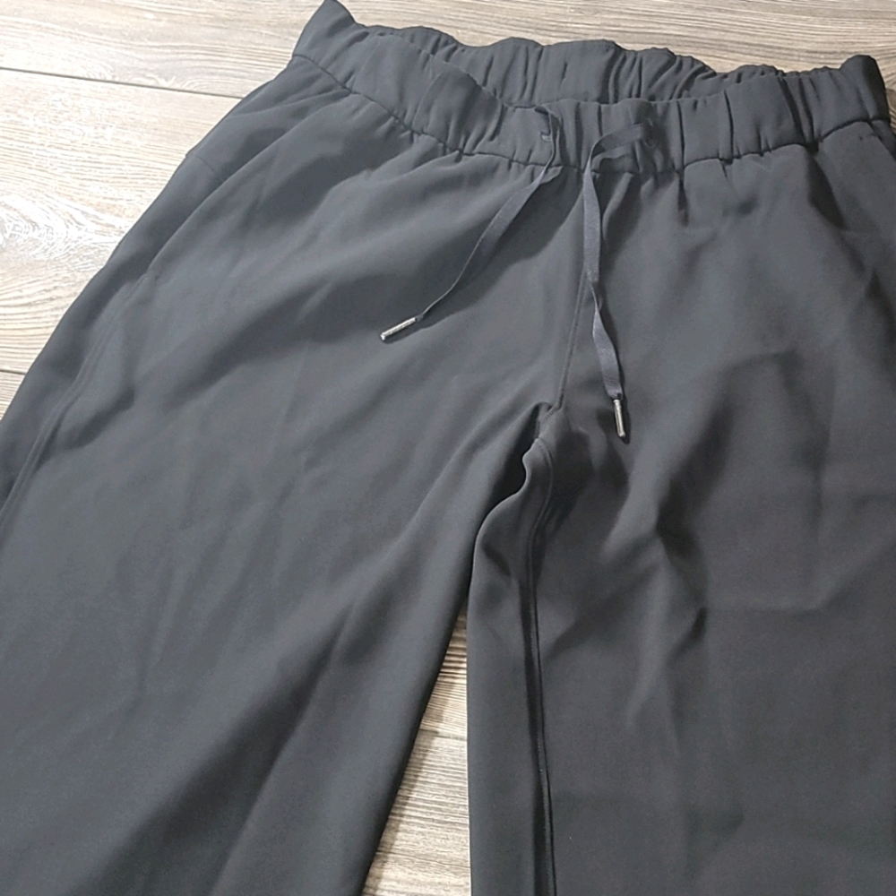 Lululemon woman's wide leg  pants size 8